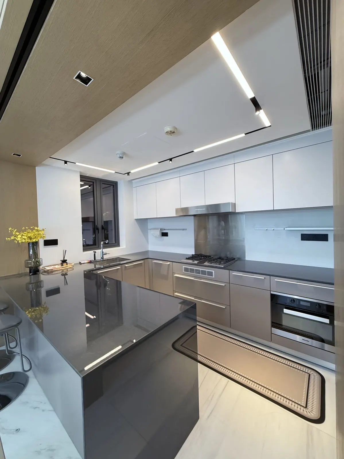 1-Bed in Stylish, Houhai — Spacious photo