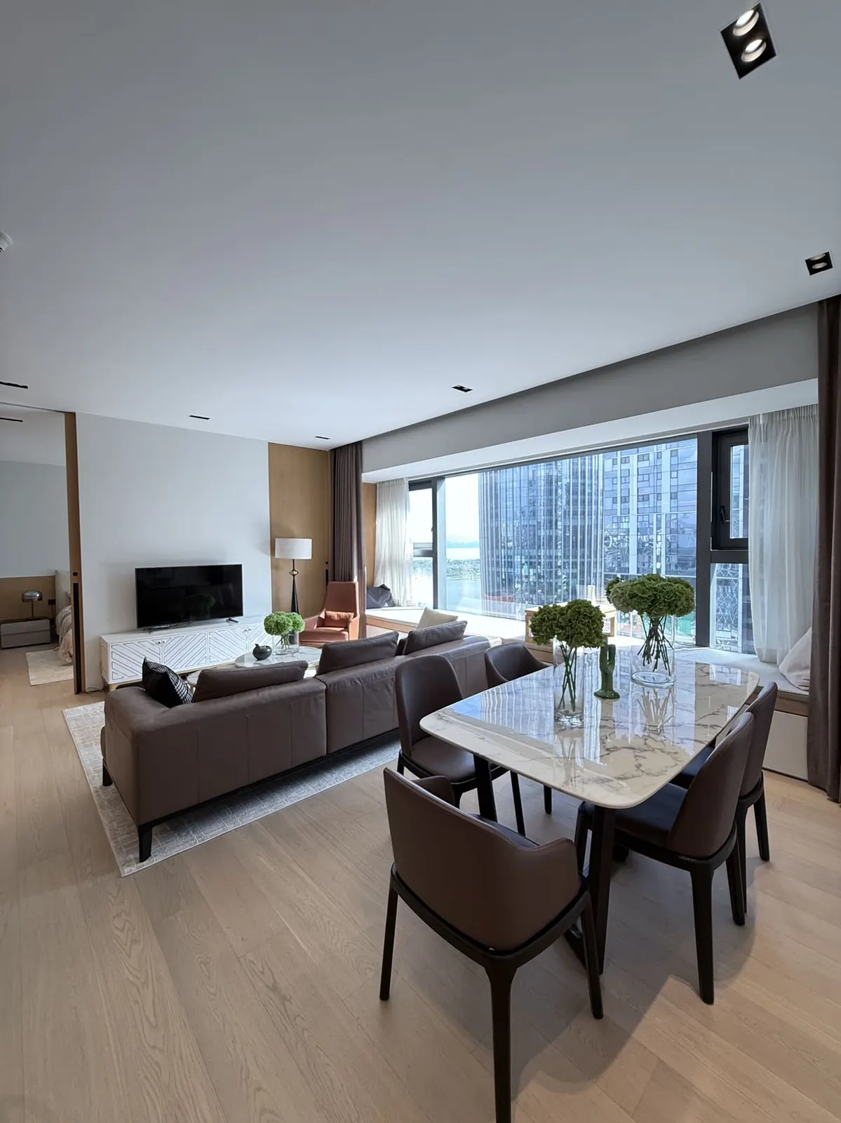 1-Bed in Stylish, Houhai — Spacious — 1 Bedroom, 1 Bathroom, 107 sqm in Houhai, Shenzhen