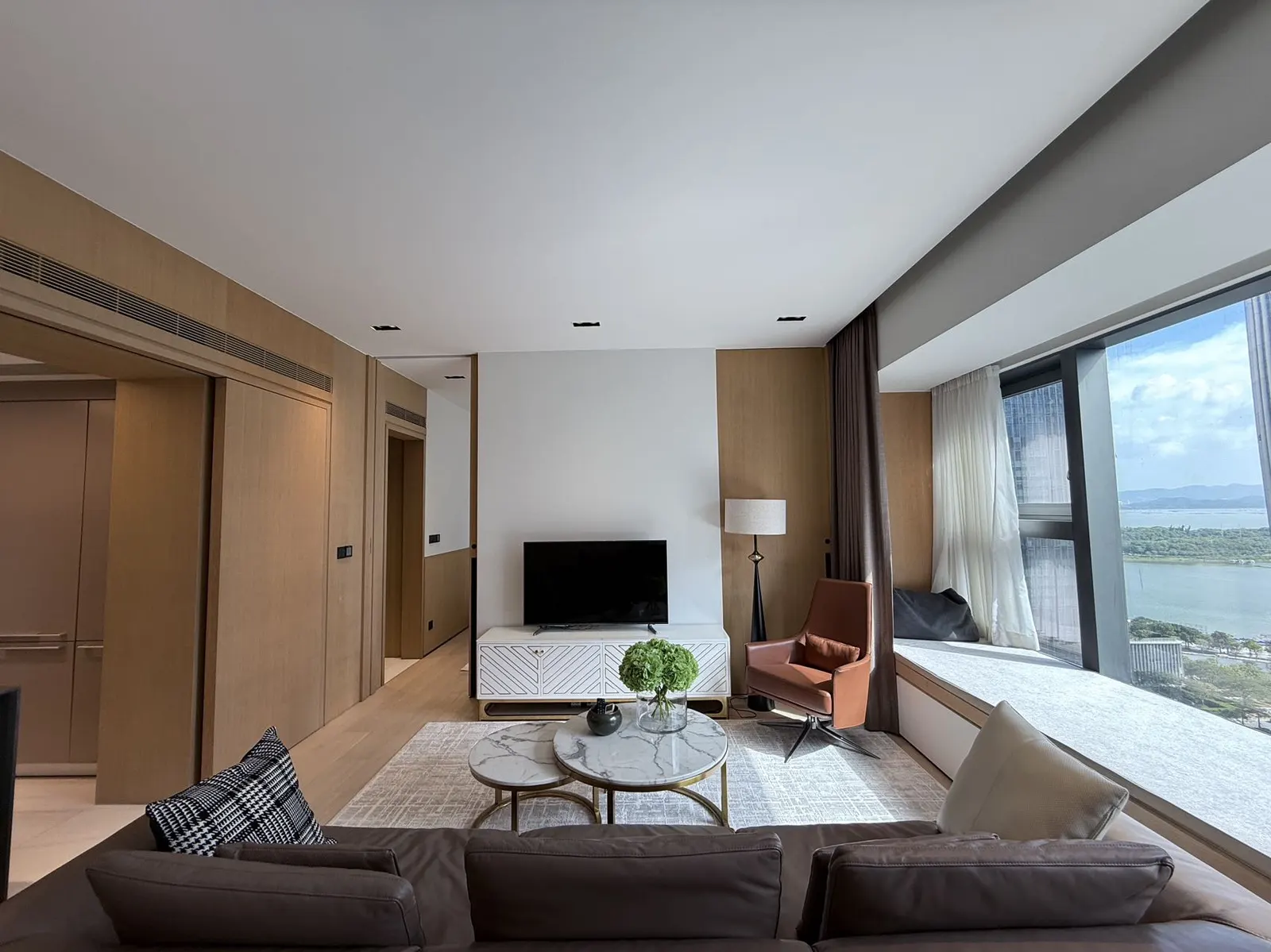 1-Bed in Stylish, Houhai — Spacious photo