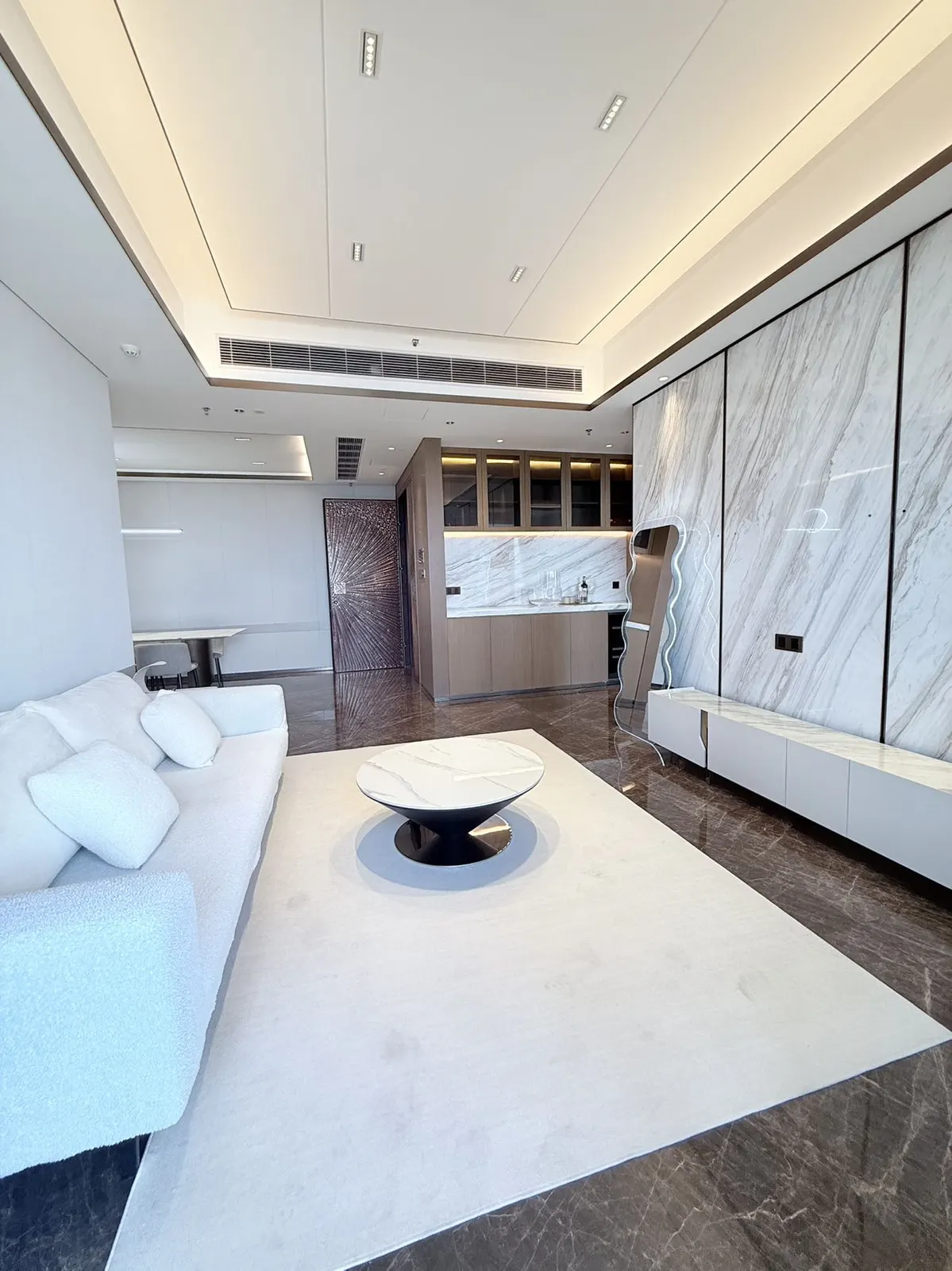 Sweeping 3-Bed in Houhai photo