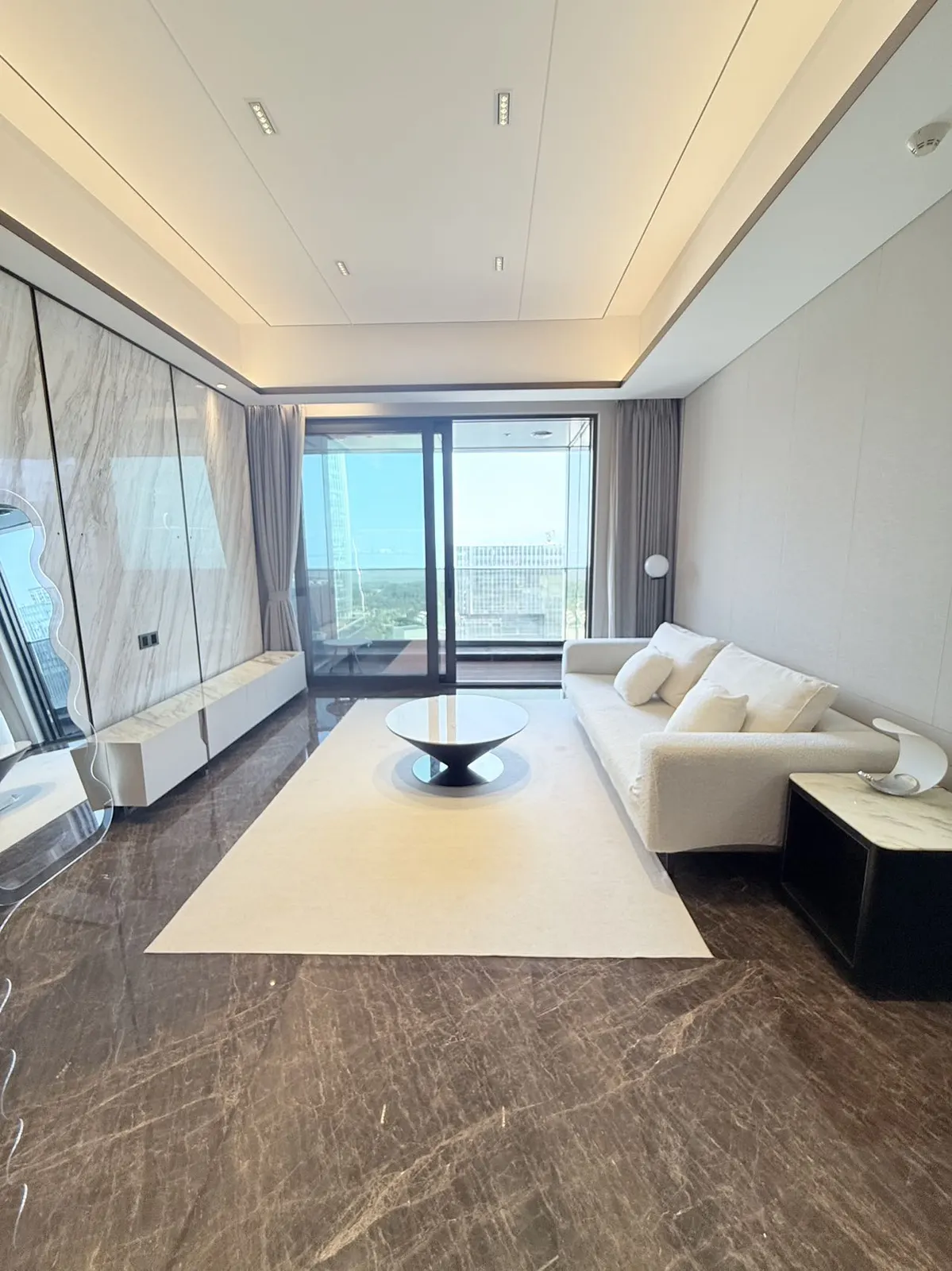 Sweeping 3-Bed in Houhai — 3 Bedrooms, 2 Bathrooms, 163 sqm in Houhai, Shenzhen