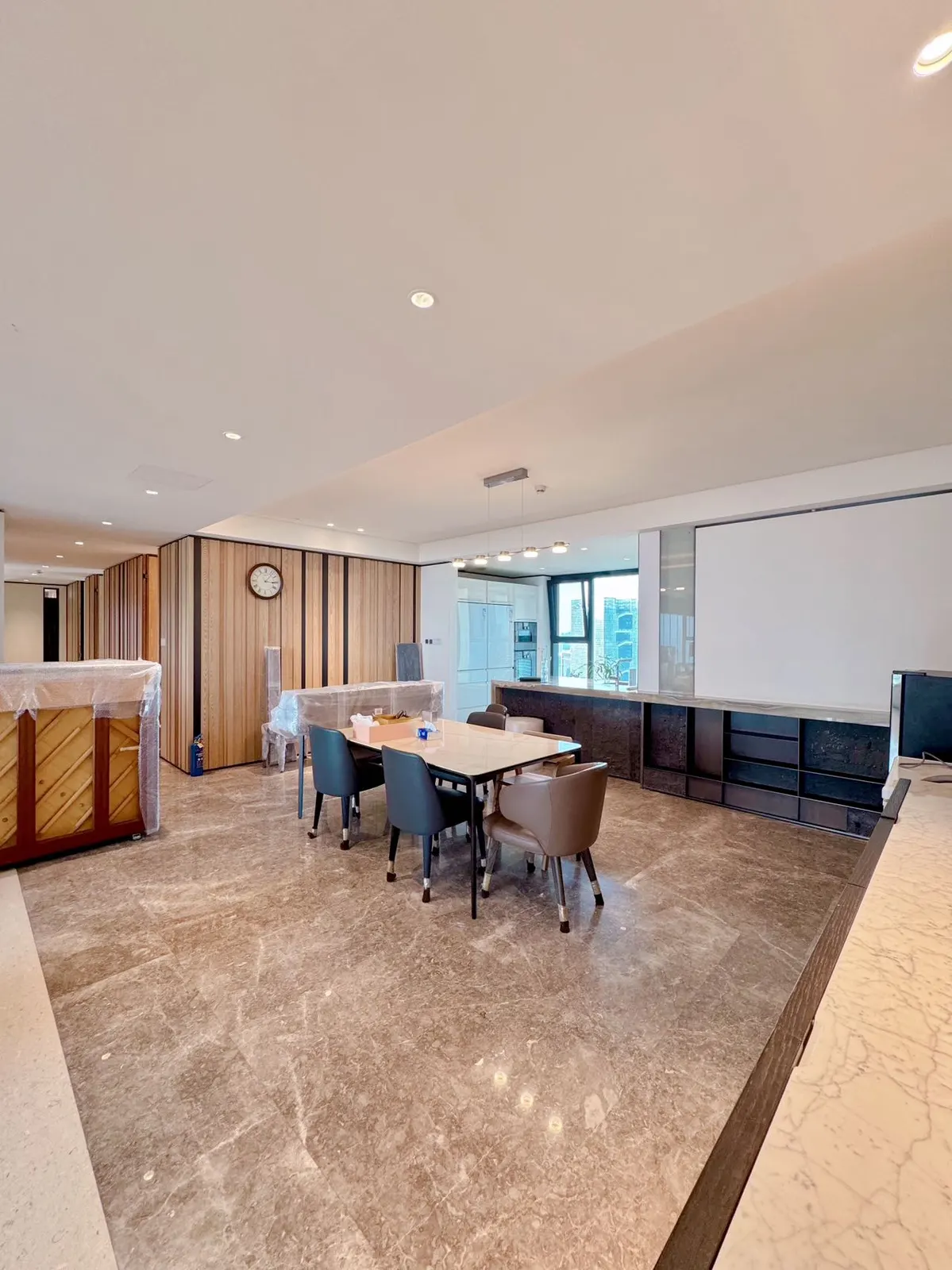 Resort-Style 5-Bed with Sea View in Houhai photo