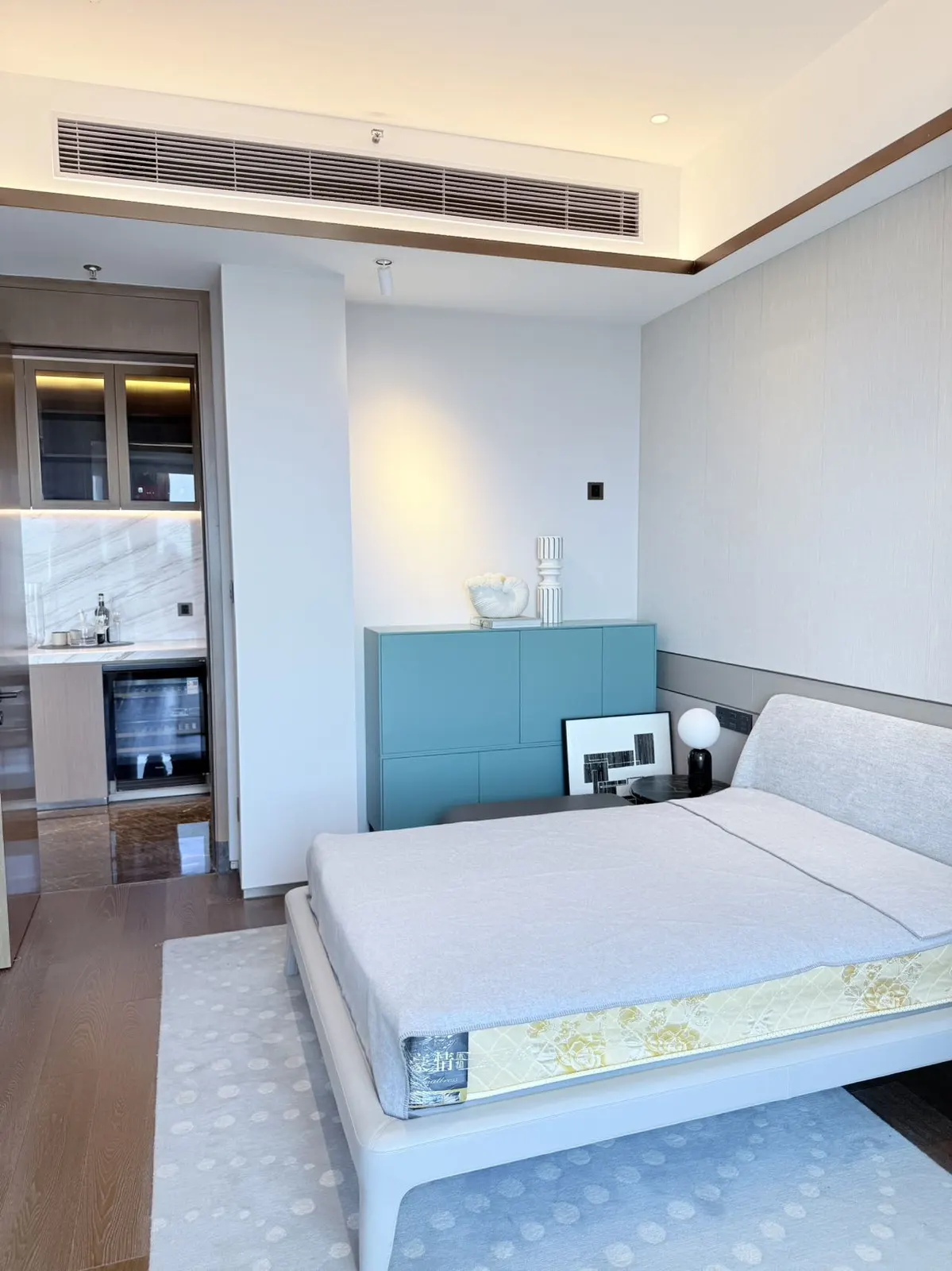 Sweeping 3-Bed in Houhai photo