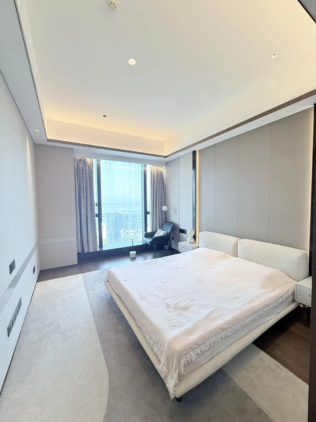 Sweeping 3-Bed in Houhai photo