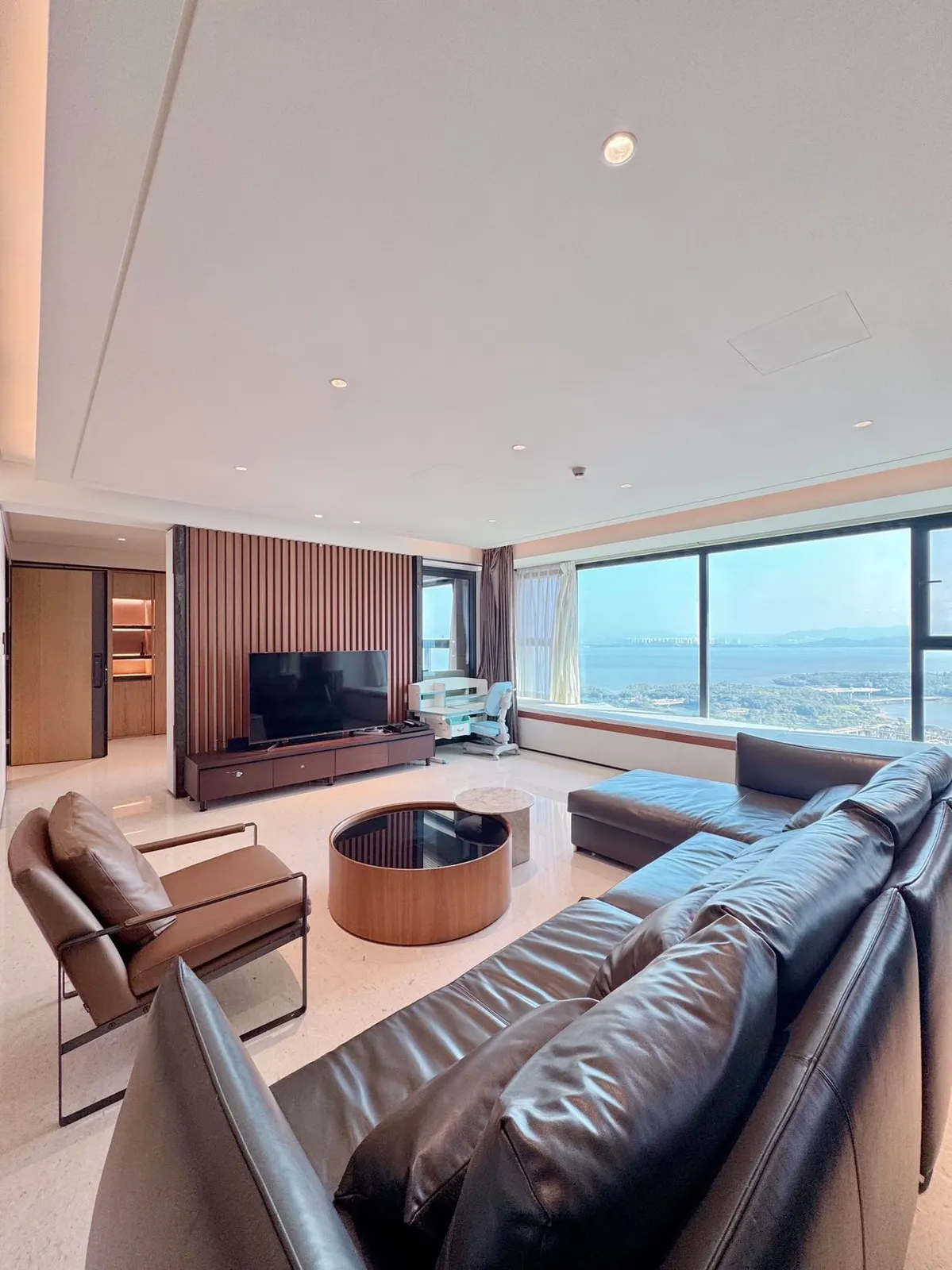 Resort-Style 5-Bed with Sea View in Houhai — 5 Bedrooms, 3 Bathrooms, 325 sqm in Houhai, Shenzhen