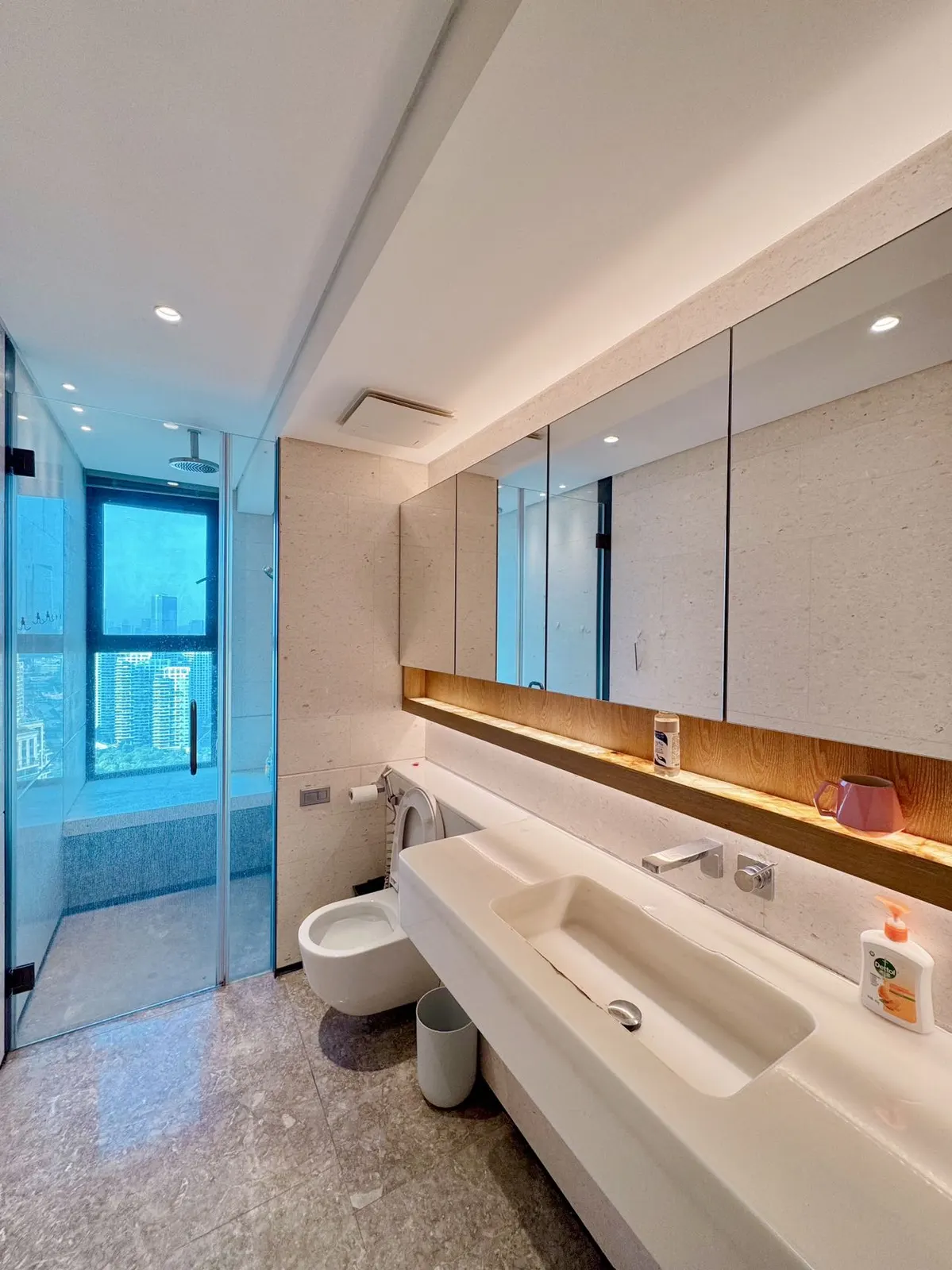 Resort-Style 5-Bed with Sea View in Houhai photo