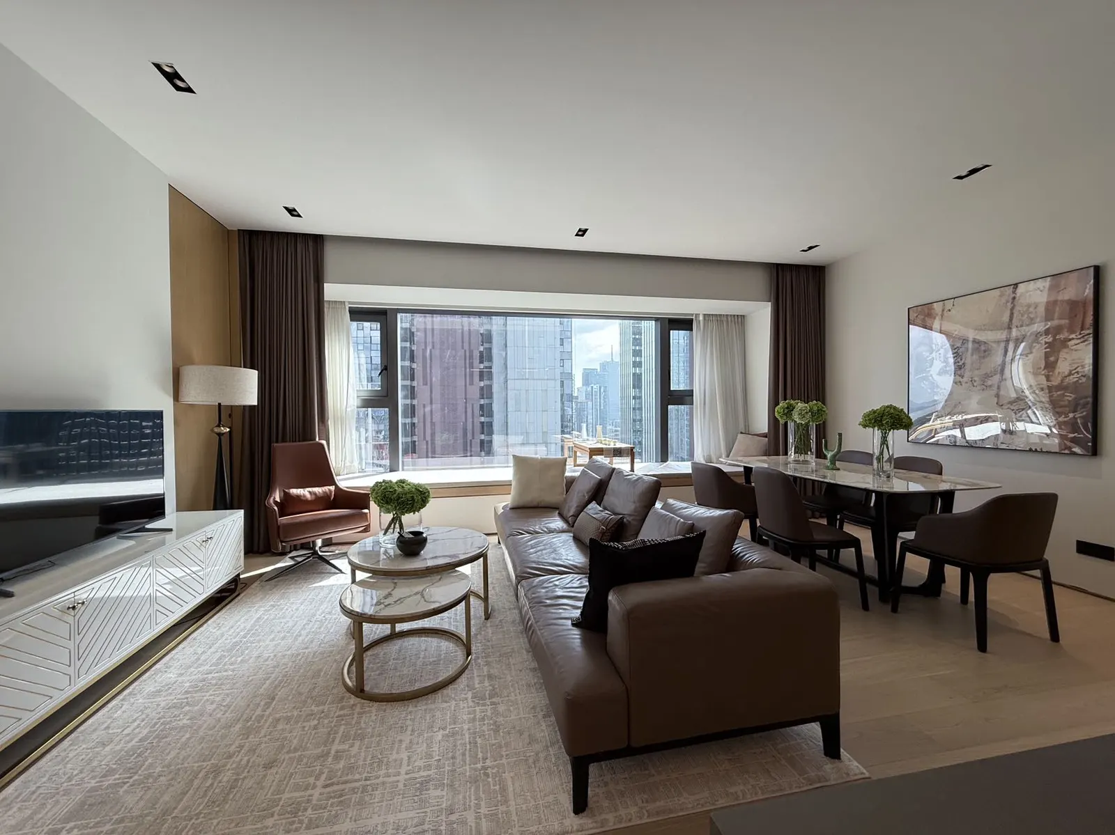 1-Bed in Stylish, Houhai — Spacious photo