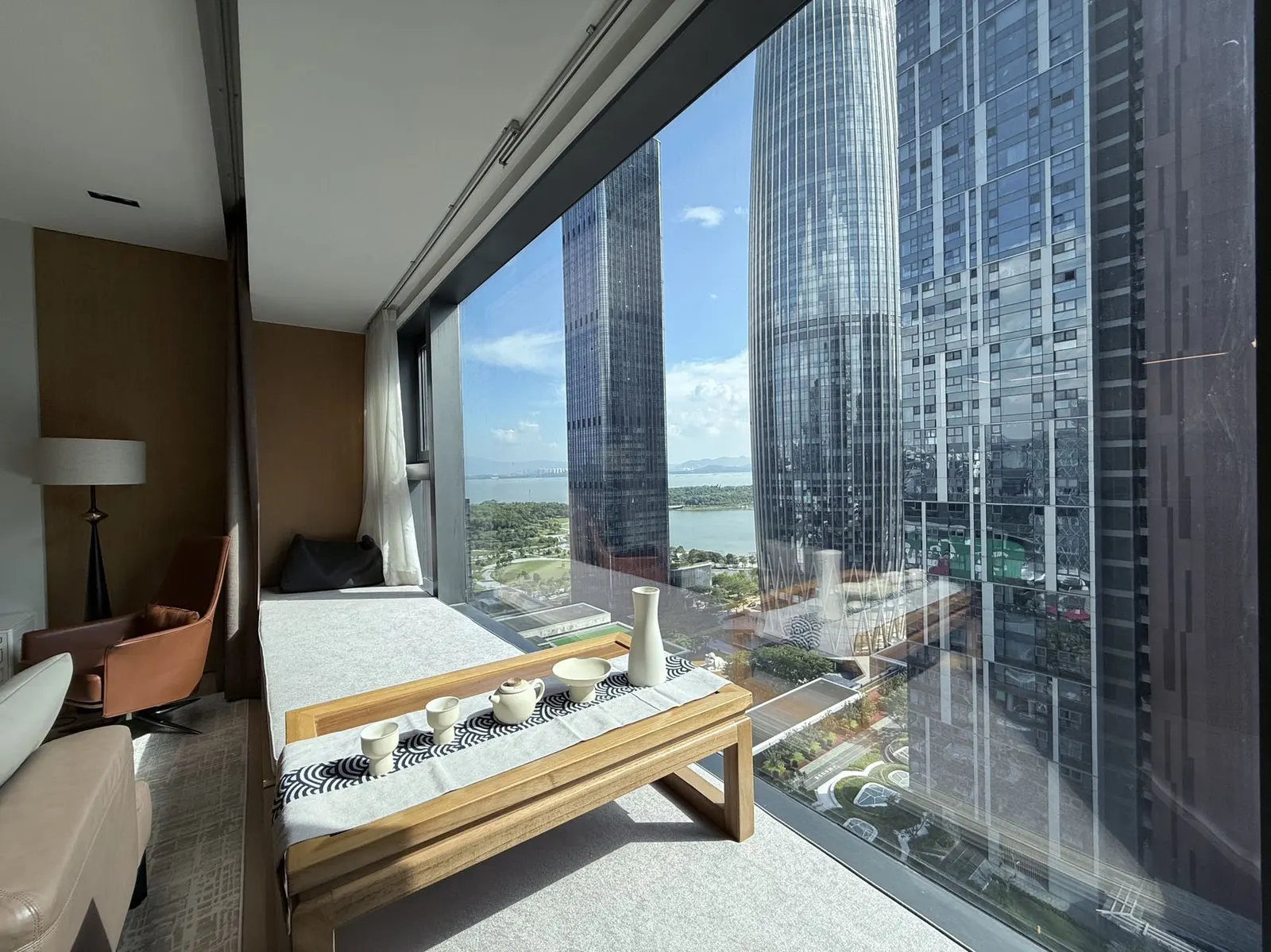 1-Bed in Stylish, Houhai — Spacious photo