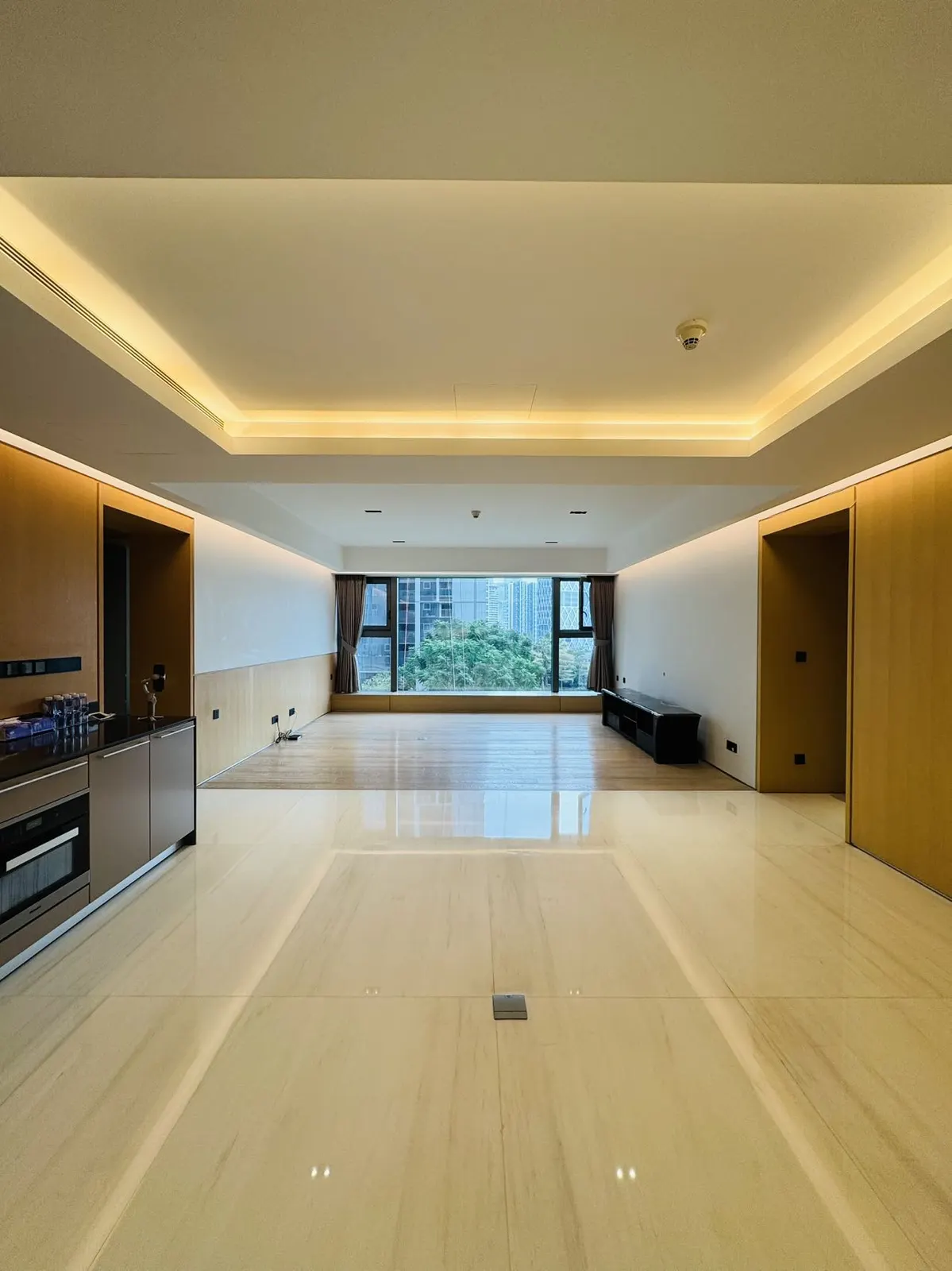 Signature 3-Bed, Houhai · 233㎡ — 3 Bedrooms, 3 Bathrooms, 233 sqm in Houhai, Shenzhen