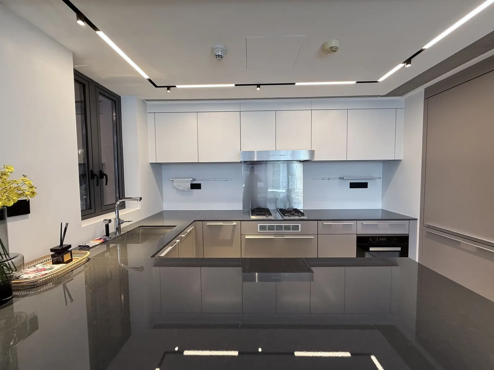 1-Bed in Stylish, Houhai — Spacious photo
