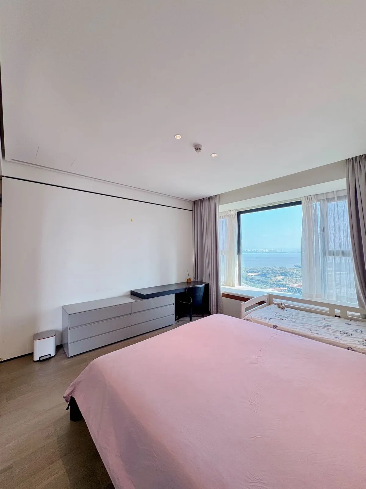 Resort-Style 5-Bed with Sea View in Houhai photo