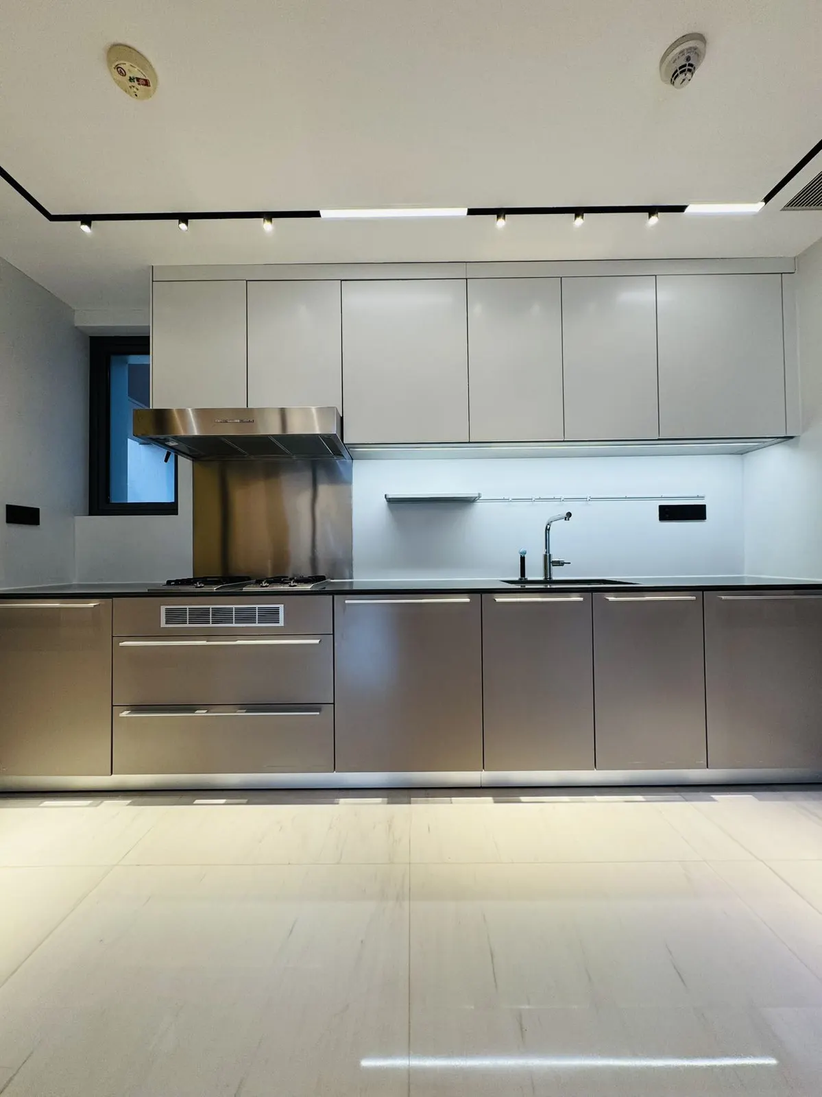 Signature 3-Bed, Houhai · 233㎡ photo